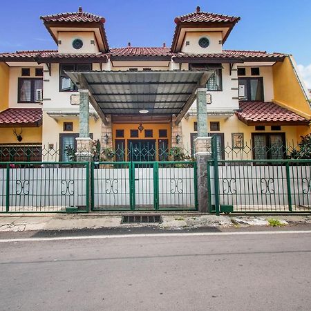 Oyo 3217 The Ts Homestay Маланг Екстериор снимка