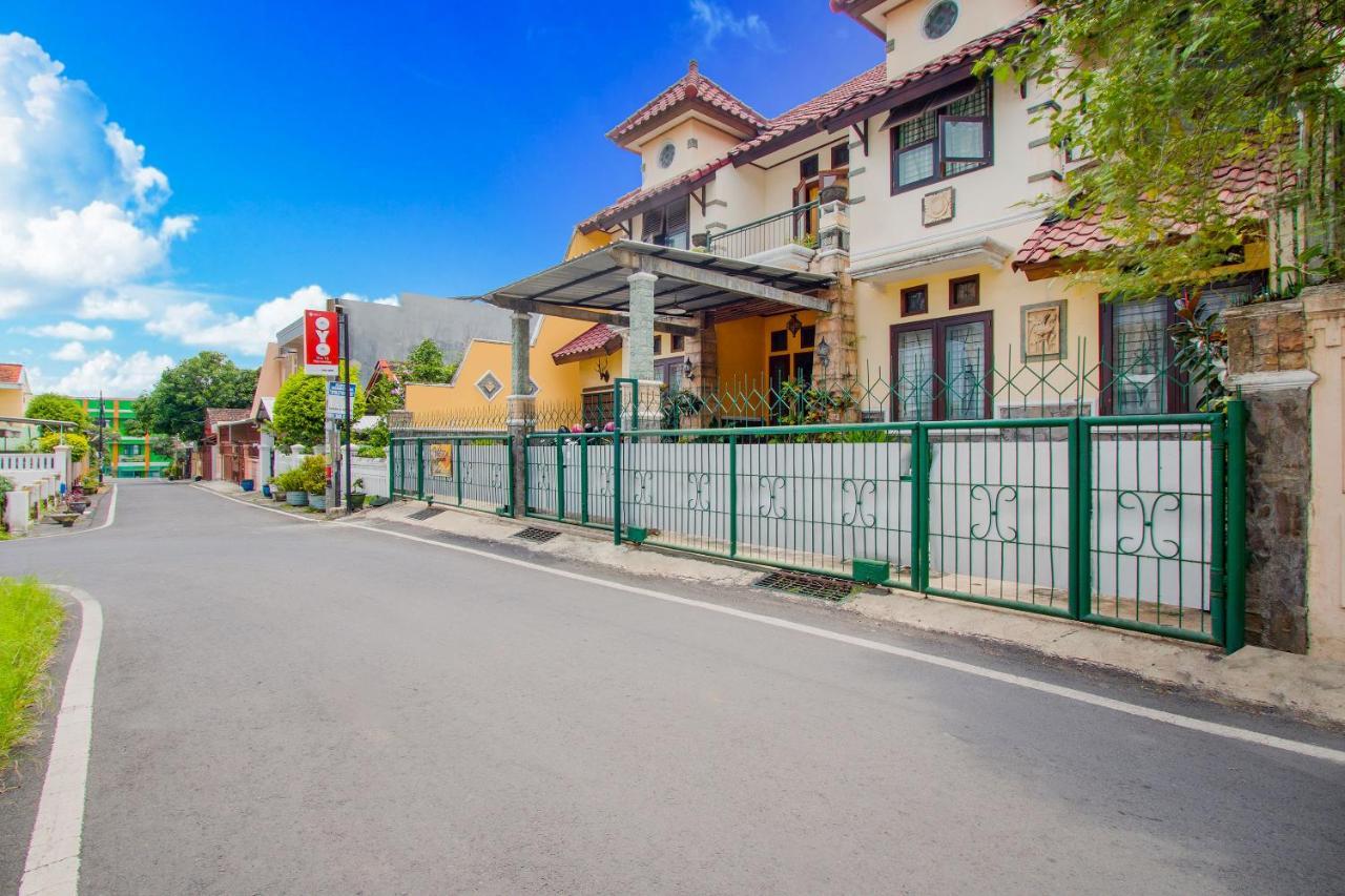 Oyo 3217 The Ts Homestay Маланг Екстериор снимка