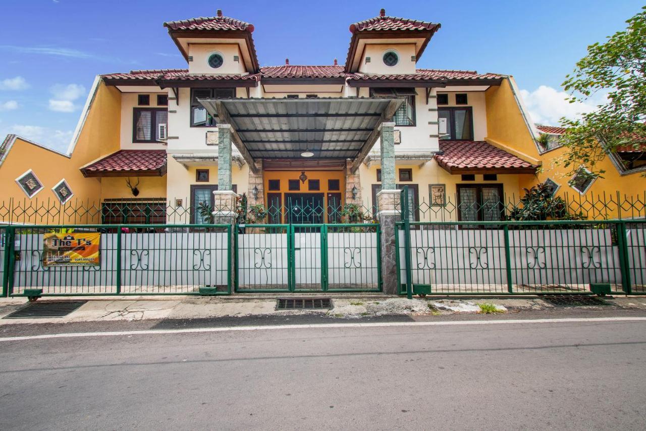 Oyo 3217 The Ts Homestay Маланг Екстериор снимка