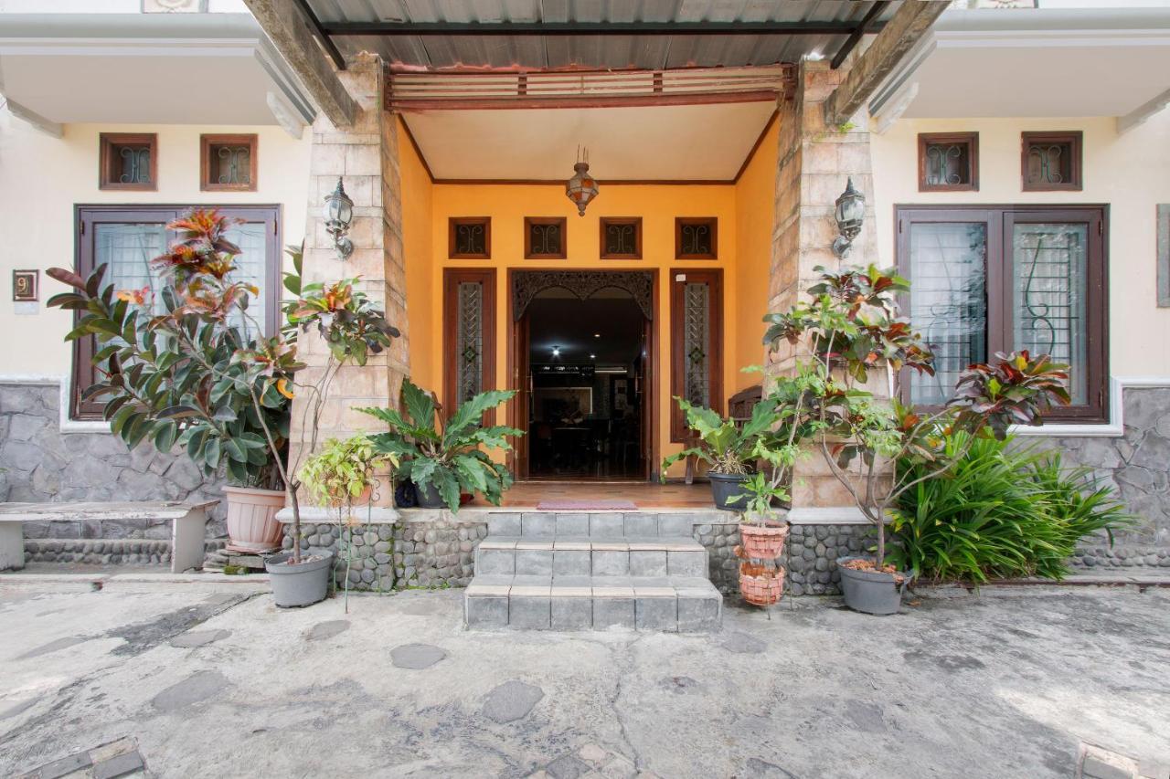 Oyo 3217 The Ts Homestay Маланг Екстериор снимка